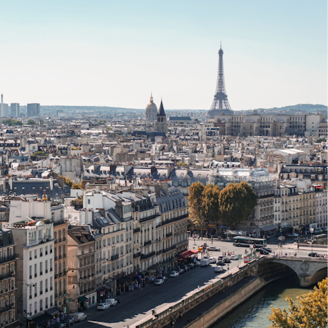 Explore the chic 16th Parisian arrondissement, including the Arc de Triomphe