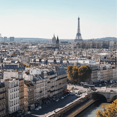 Explore the chic 16th Parisian arrondissement, including the Arc de Triomphe