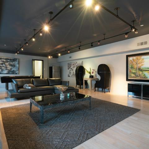 Head to the entertainment room for billiards and a movie