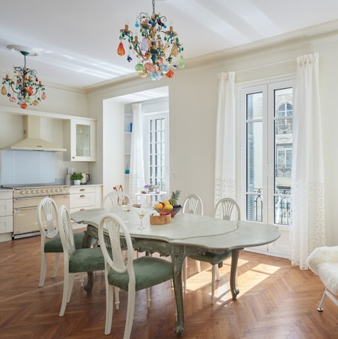 Enjoy entertaining in the elegant kitchen-diner