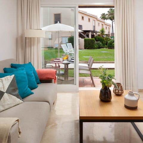 Pad out to the patio for pre-dinner drinks in the sunshine