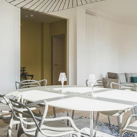 Share delicious dinners at the dining table after a busy day spent exploring