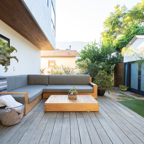 Make the most of the weather and relax on the outdoor seating or gather around the fire pit