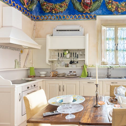 Guests appreciated the fact that the kitchen was fully stocked with everything they needed, including quality coffee, water, drinks, snacks, milk, and eggs.