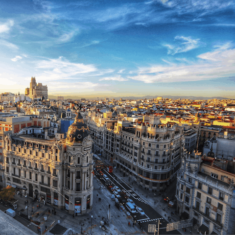 Stay a thirty-minute metro ride from the Paseo del Prado Boulevard