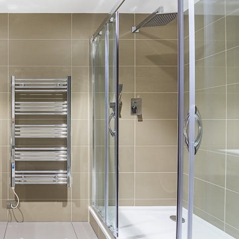 Sleek & modern bathrooms