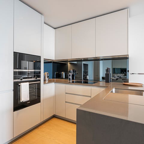 Rustle up a full English breakfast in the kitchen before a day in the city