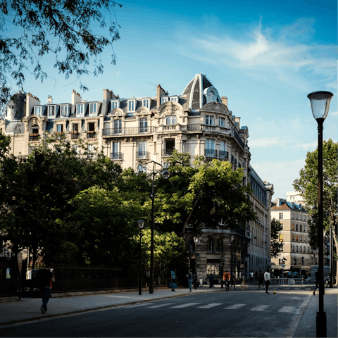 Explore the shops, bars and cafes of the Marais neighbourhood