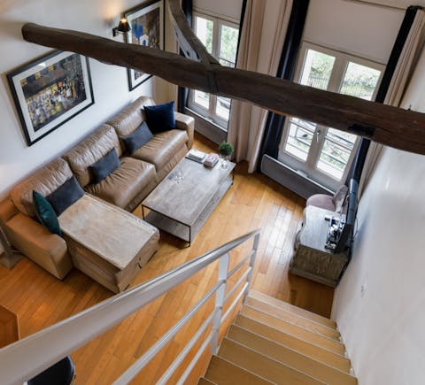 rustic-chic exposed beams