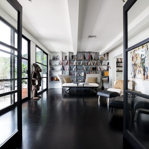 The library of art books