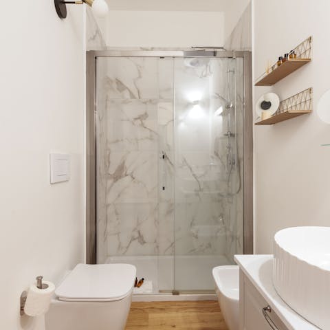Get ready in the modern bathroom before a night out in Milan