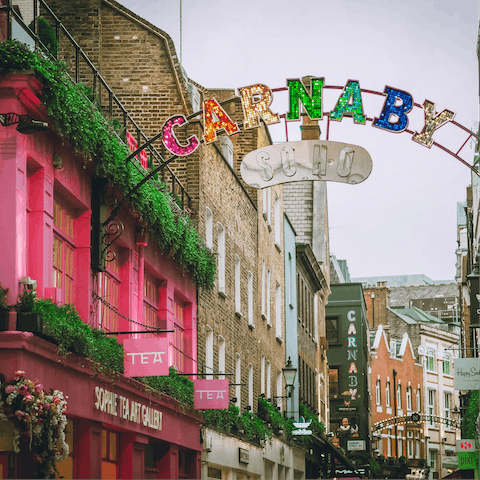 Explore Soho, Mayfair, Covent Garden and more on foot