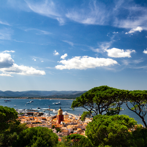 Discover the glamour of Saint-Tropez, just 1.5 kilometres away