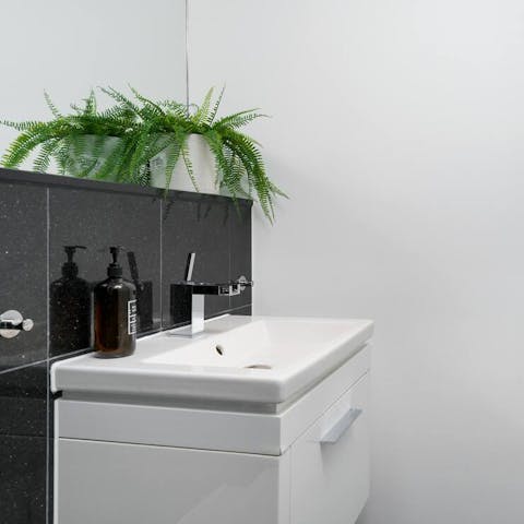 Marvellously luxurious en-suite bathrooms