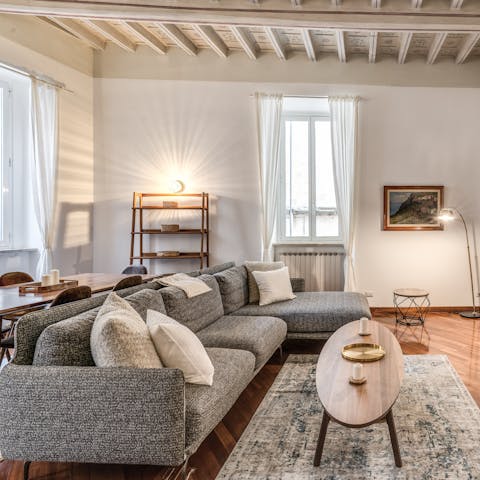 Relax in the elegant living room with a glass of Prosecco