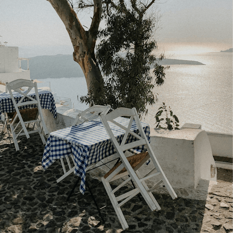 Find the perfect spot to savour evening drinks and delicious meals