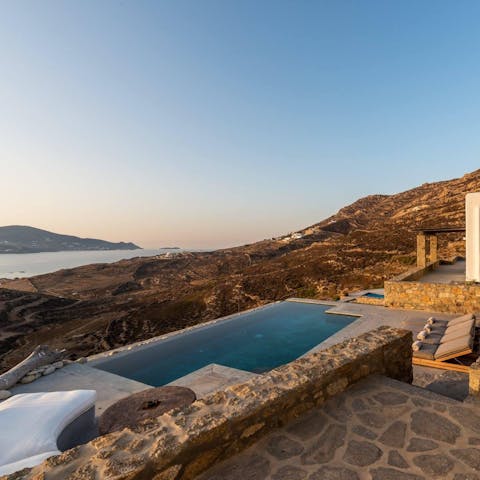 Swim in the pool with an incredible view over the ocean