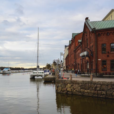 Explore the shops and restaurants along the marina, a short walk away