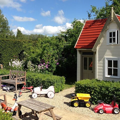 Let the children to entertain themselves with the huge range of games and toys including a giant play house