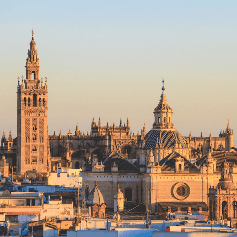 Explore Seville's historic centre from this desirable location