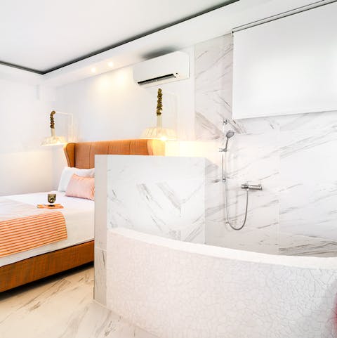 Unwind in the tub as you chat with your partner
