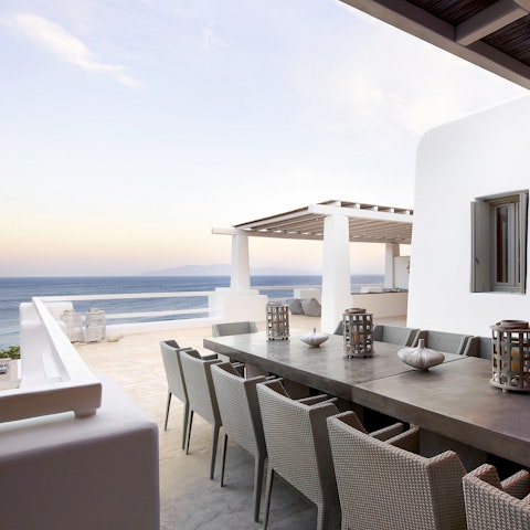 Savour unforgettable evening drinks and meals served on the terrace