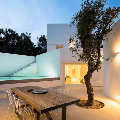 Take dining to a new level as you eat fresh seafood alfresco