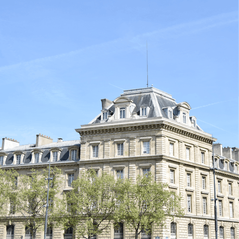 Explore the beautiful district of Les Marais