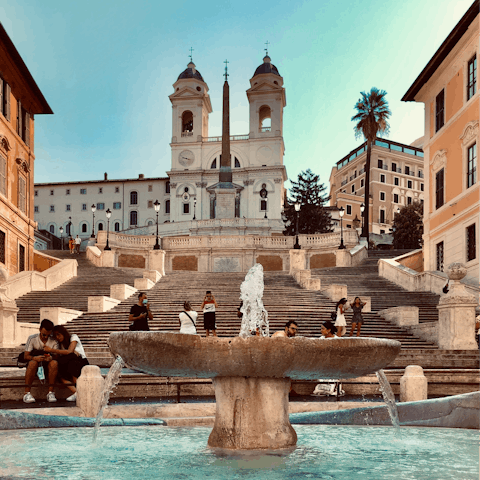 Walk to the historic Spanish Steps in just fifteen minutes