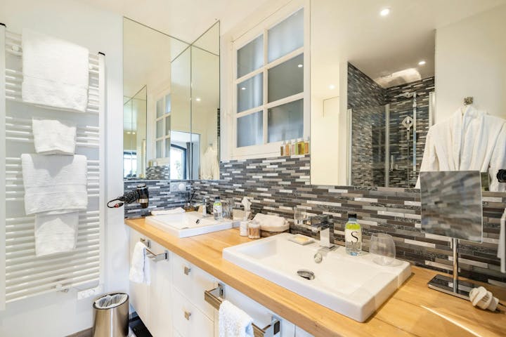 Bathroom photo
