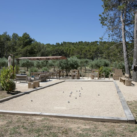 Enjoy a game of pétanque after a tasty alfresco lunch