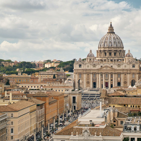 Stay in walking distance of the iconic Vatican