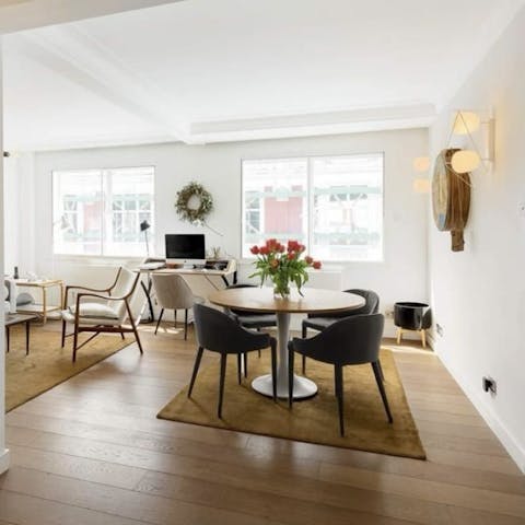 Enjoy pre-dinner drinks in the chic living space