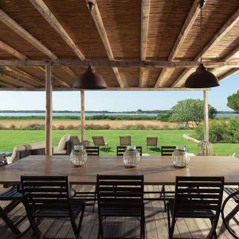 Lay the table for an alfresco lunch and soak up the lakeside vistas