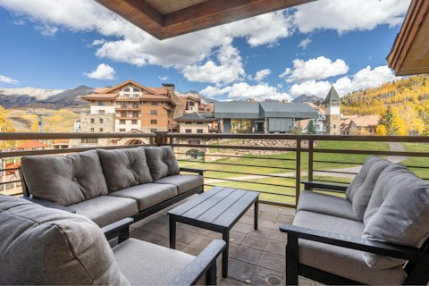 Unwind on the deck with San Juan Mountain views