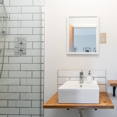 Shower in impeccable modernity