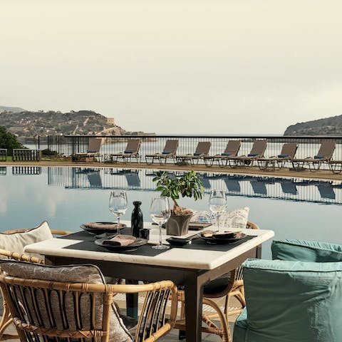 Enjoy an alfresco lunch by the commual pool