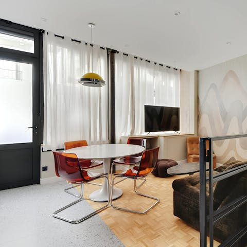 Enjoy evening drinks at home or wander to a nearby bar