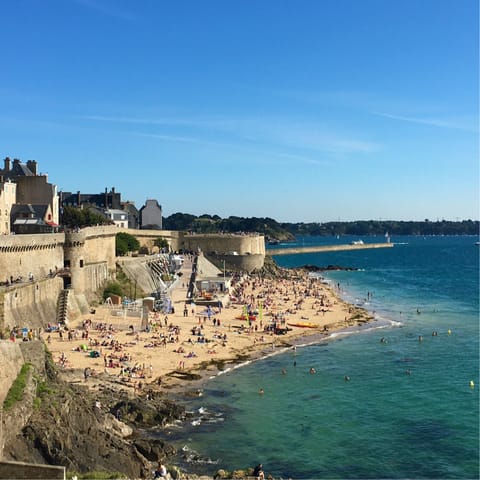 Explore the Emerald Coast and take a day trip to Saint-Malo