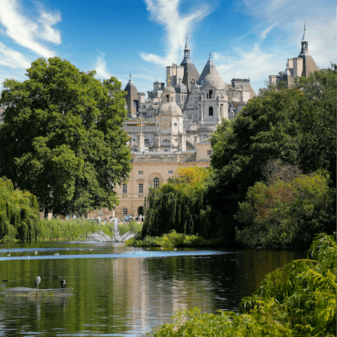 Stroll to tranquil Hyde Park, 15 minutes away