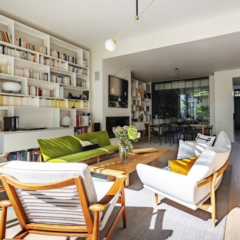 Savour evening drinks at home or explore the neighbourhood