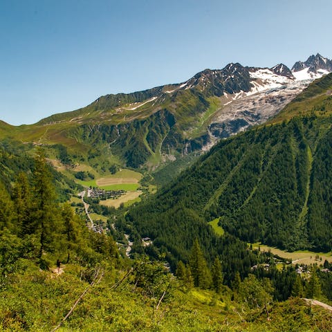 Explore beautiful Argentière – your home is around 7.5km from Chamonix
