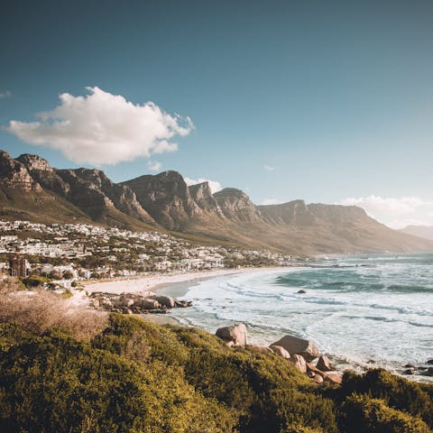 Stay in the heart of Cape Town, a short drive from the V&A Waterfront