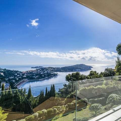 Enjoy extra-special sea views over the bay of Cap Ferrat