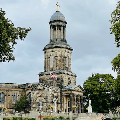 Discover all Shrewsbury has to offer on foot