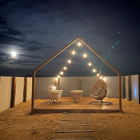 Take an outdoor bath under the stars