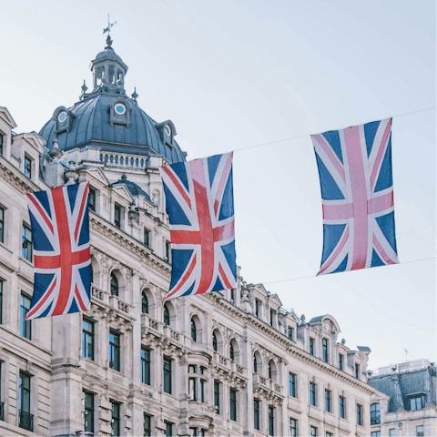 Start your stay with sightseeing in central London