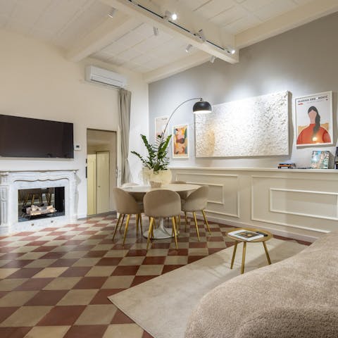 Meet like-minded travellers in the communal lounge
