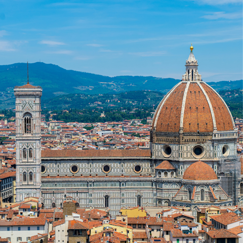 See Cathedral of Santa Maria del Fiore up close