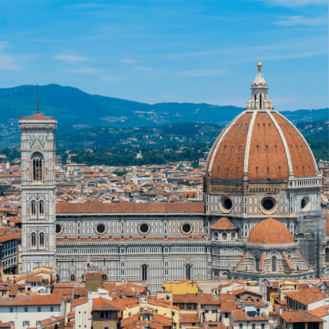 See Cathedral of Santa Maria del Fiore up close
